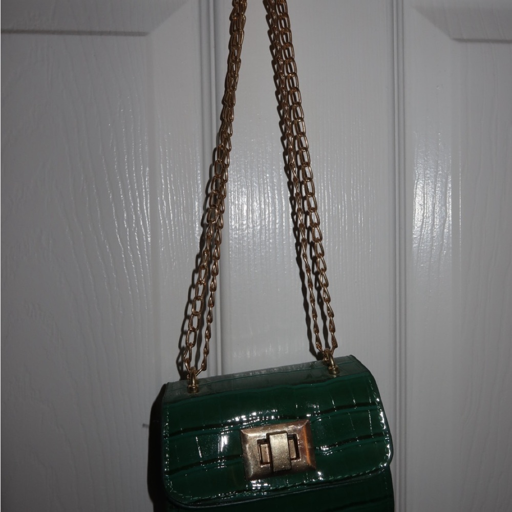Green Croc-Embossed Chain Strap Bag